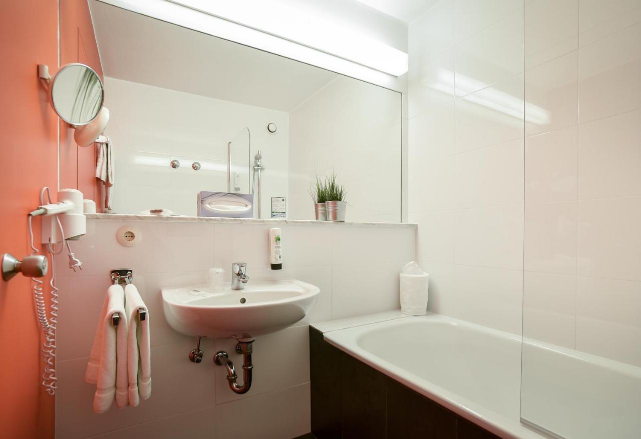 Kontaktlos Hotel Am Kappelberg Kontaktlos フェルバッハ エクステリア 写真